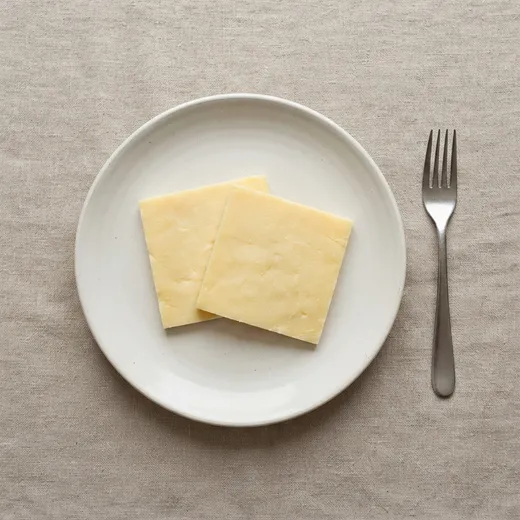 Cheddar, 40&nbsp;g, on a plate